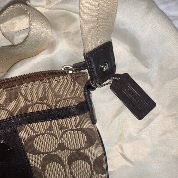 Authentic Coach crossover bag - Picture 3 of 6